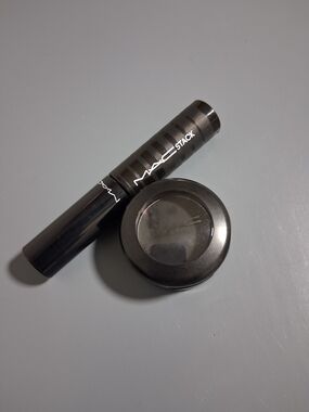 MAC Cosmetics Black Eyeshadow & Stack Mascara Duo